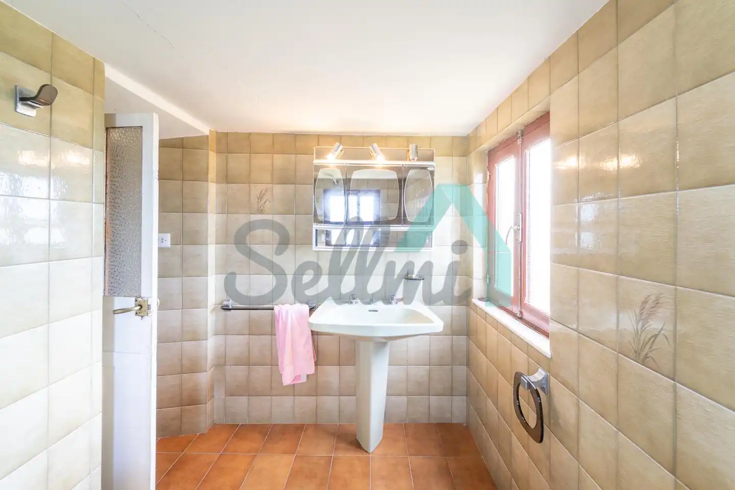 Bathroom of Houses for sale in Valdés - Luarca  with Private garden and Parquet flooring