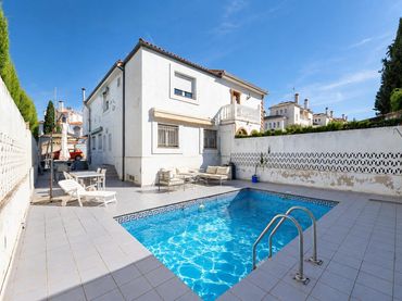 Casa amb piscina en venda a Peligros