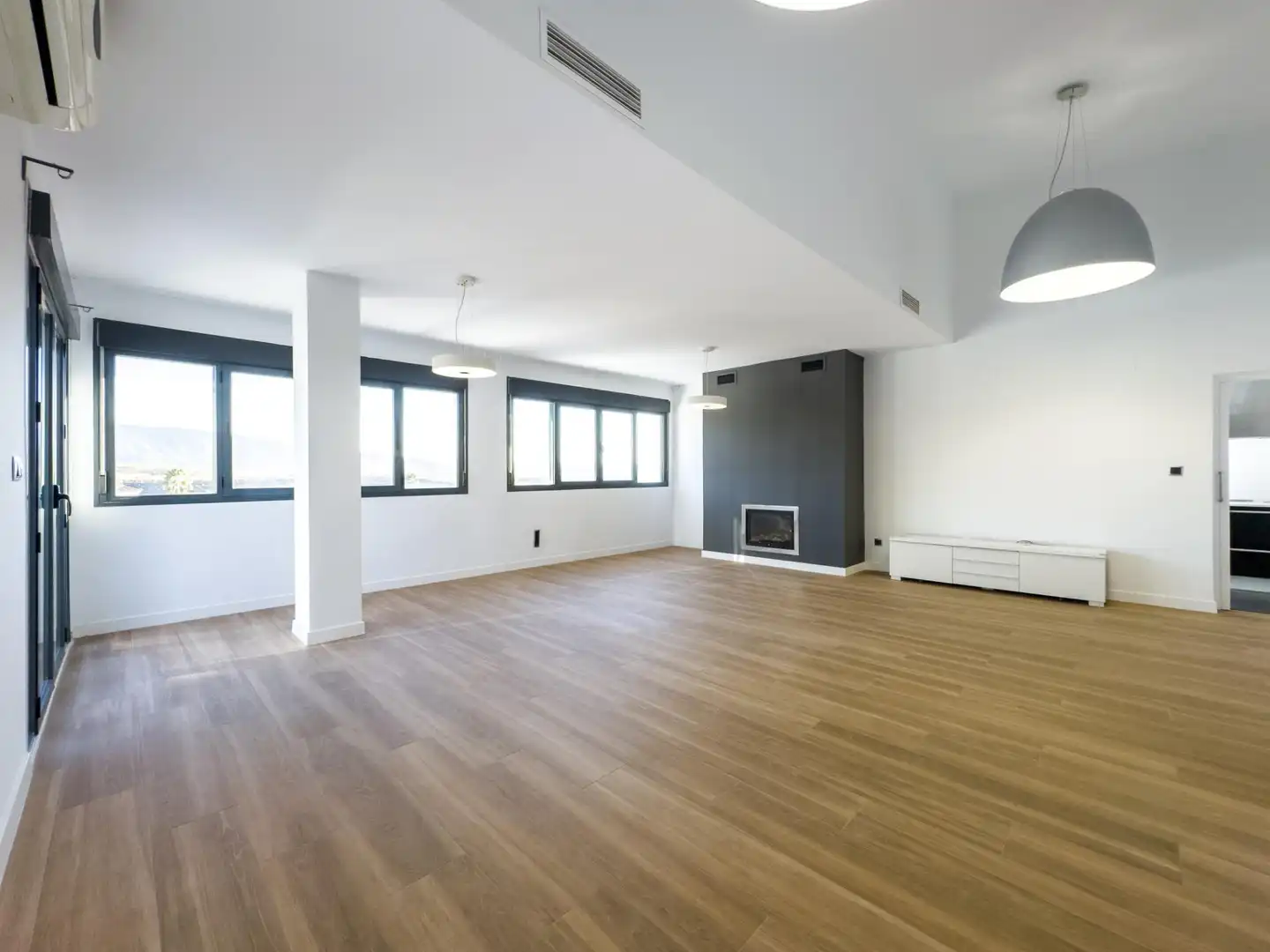 Sala d'estar de Casa o xalet en venda en La Zubia amb Aire condicionat, Calefacció i Jardí privat