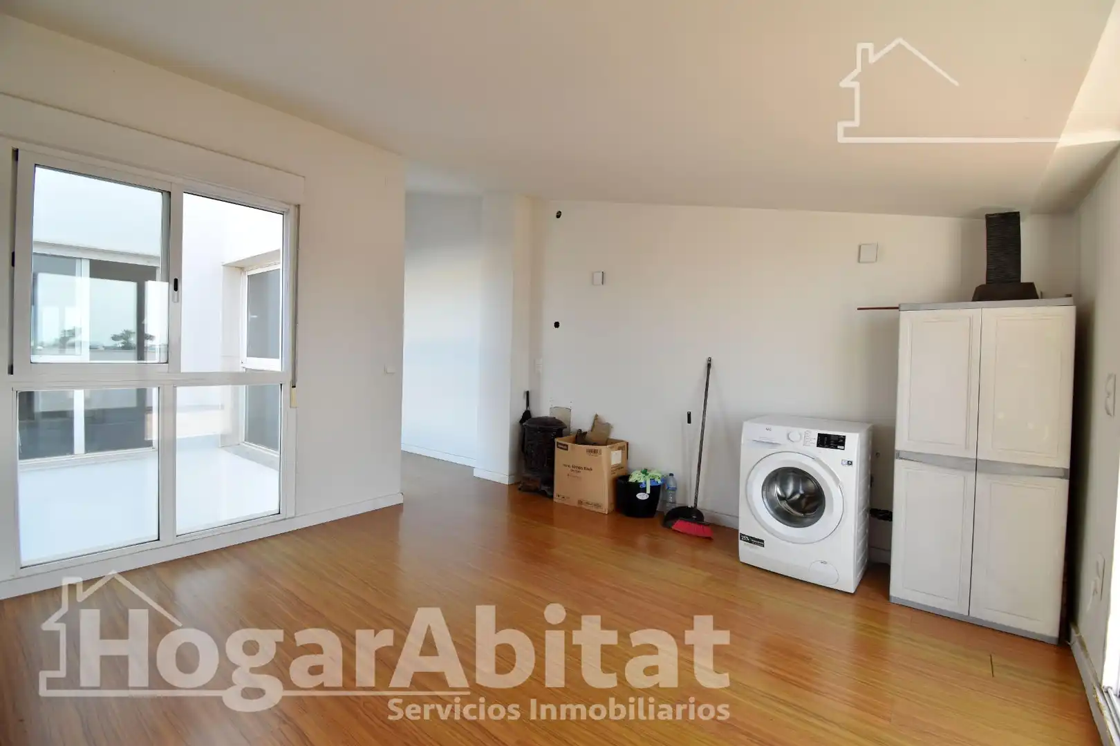 Sala d'estar de Àtic en venda en L'Alqueria de la Comtessa amb Parquet i Terrassa