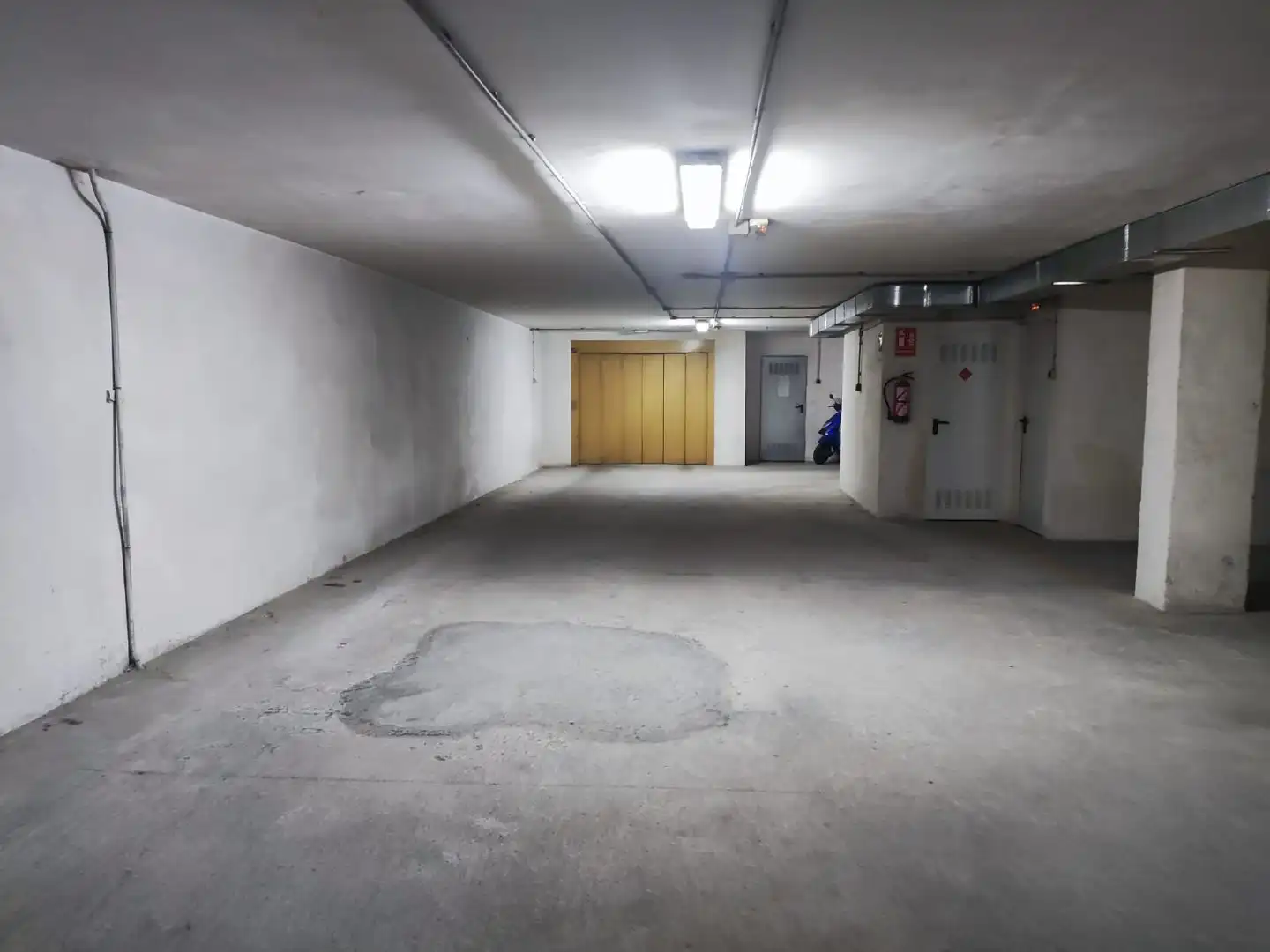 Parkplatz von Geschaftsraum zum Verkauf in Torrevieja mit Klimaanlage, Heizung und Möbliert