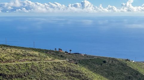 Gran finca vinícola con vistas al mar, casa antigua y manantial propio