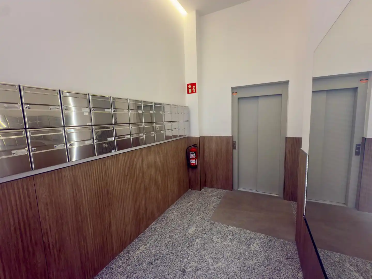 Apartamento en venta en Valverde de la Virgen con Calefacción, Parquet y Trastero