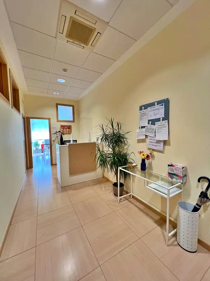 Local comercial en venta en Calle de la Reina