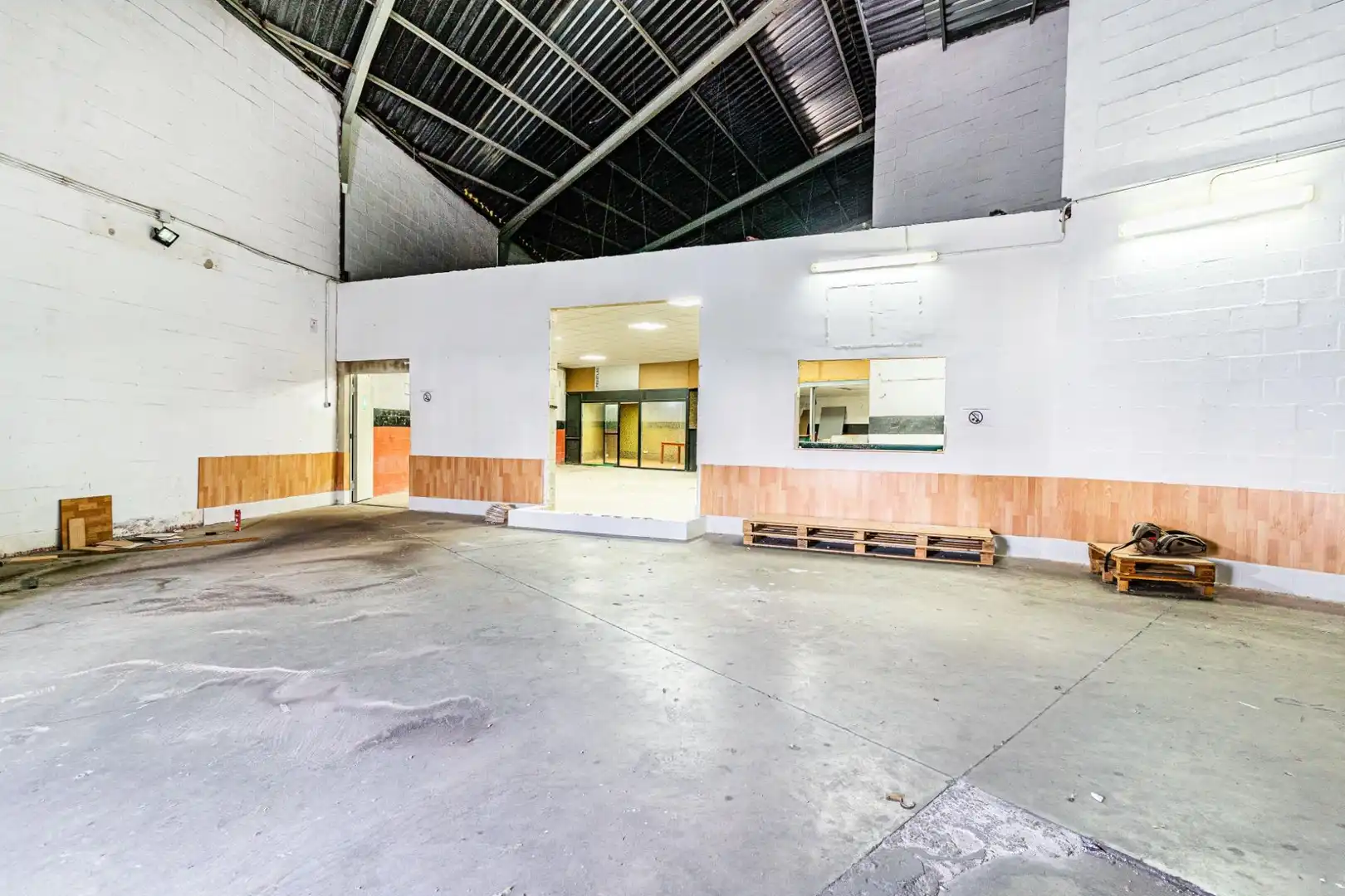 Fabrikhallen zum Verkauf in San Fernando