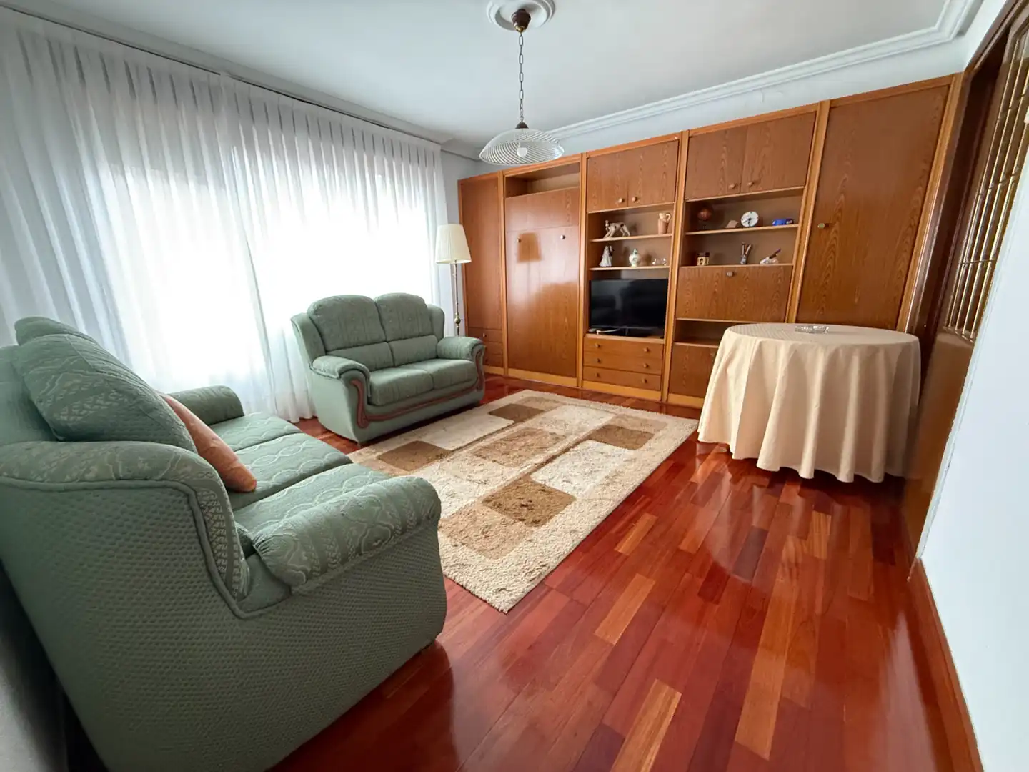Living room of Flat for sale in Bilbao   with Heating, Terrace and Furnished