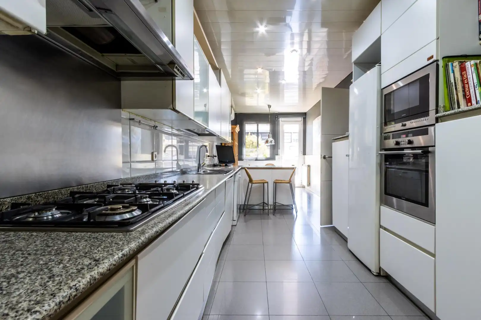 Cocina de Casa adosada en venta en Sabadell con Piscina comunitaria