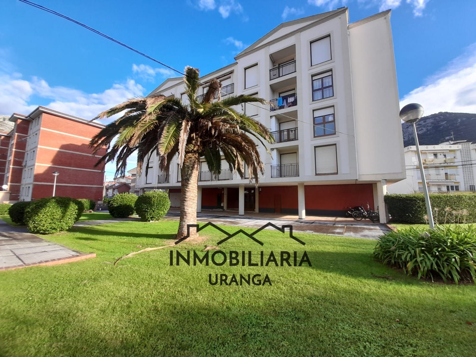 Vista exterior de Pis en venda en Castro-Urdiales amb Calefacció