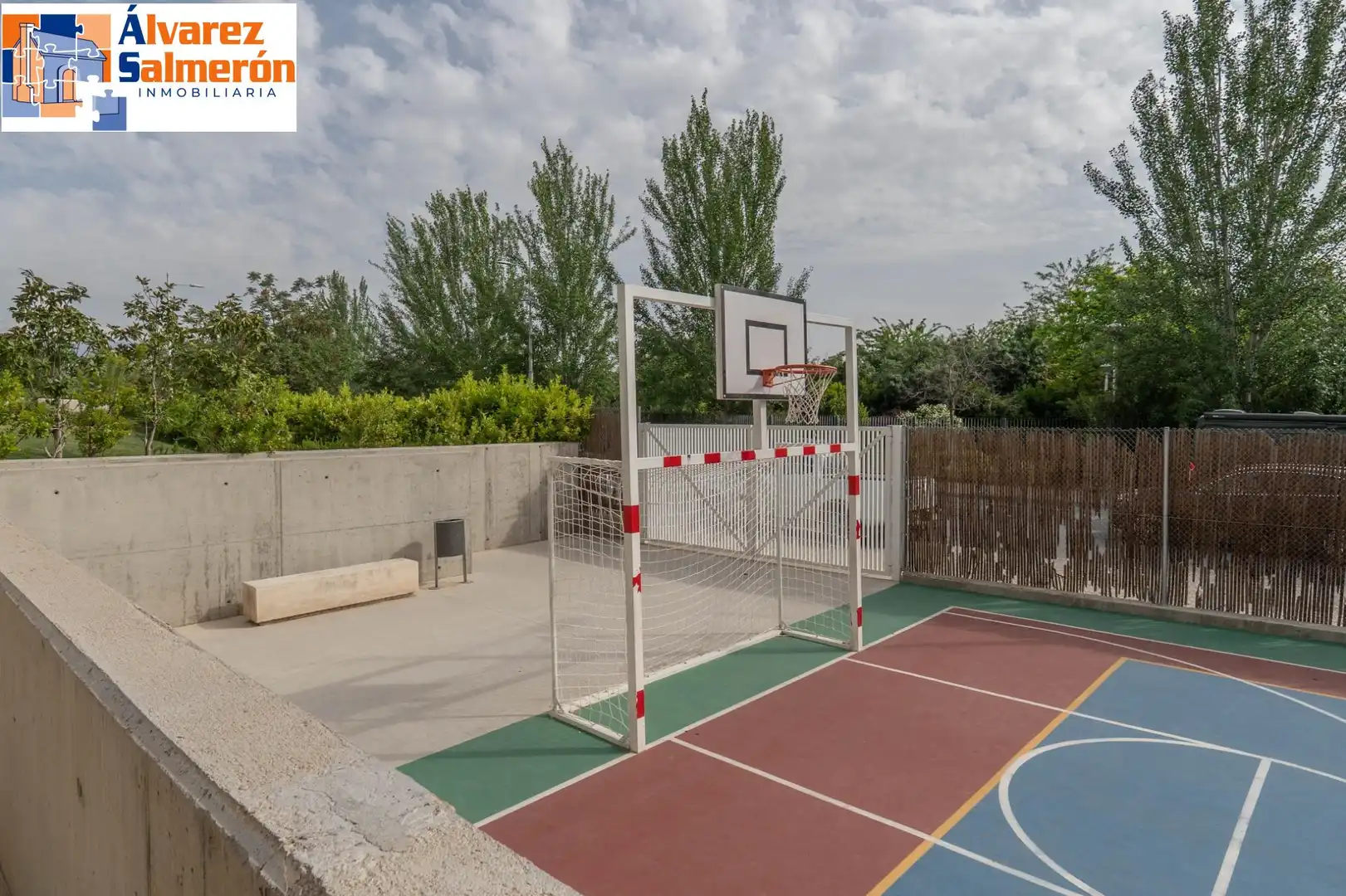 Jardí de Pis en venda en Granada amb Moblat i Piscina comunitària