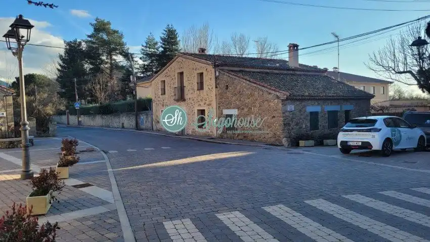 Vista exterior de Casa o chalet de alquiler en Navas de Riofrío con Calefacción y Balcón