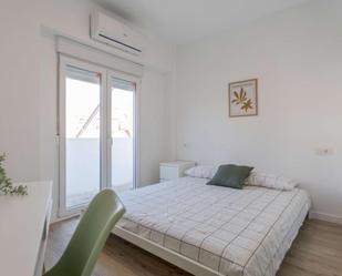 Bedroom of Apartment to share in  Valencia Capital  with Air Conditioner, Furnished and Oven