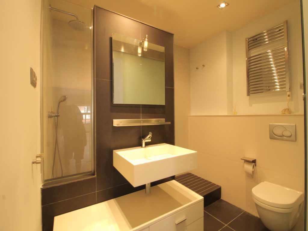 Bathroom of Flat for sale in Badalona  with Air Conditioner, Heating and Parquet flooring
