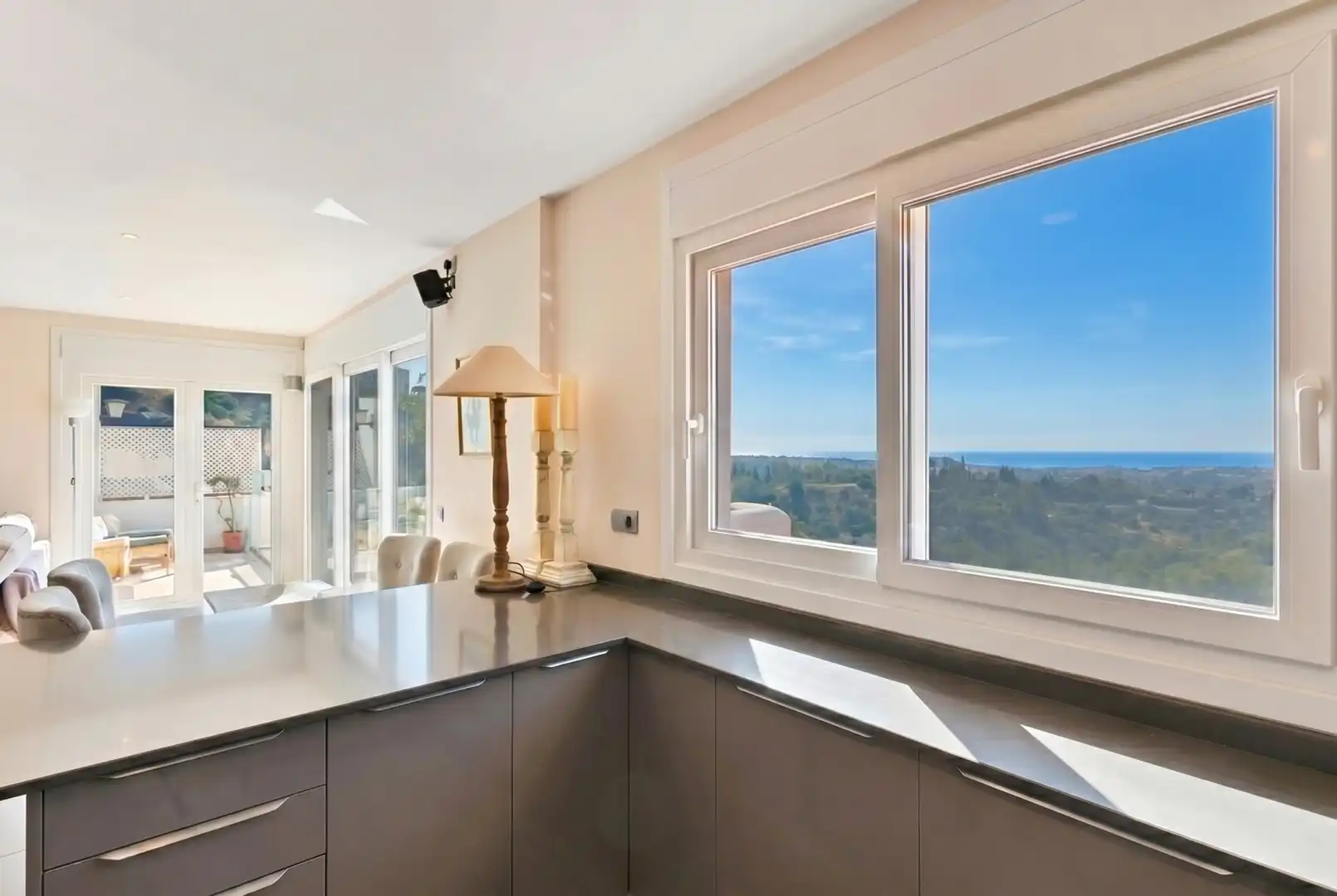 Cocina de Ático en venta en Benahavís con Aire acondicionado, Terraza y Piscina