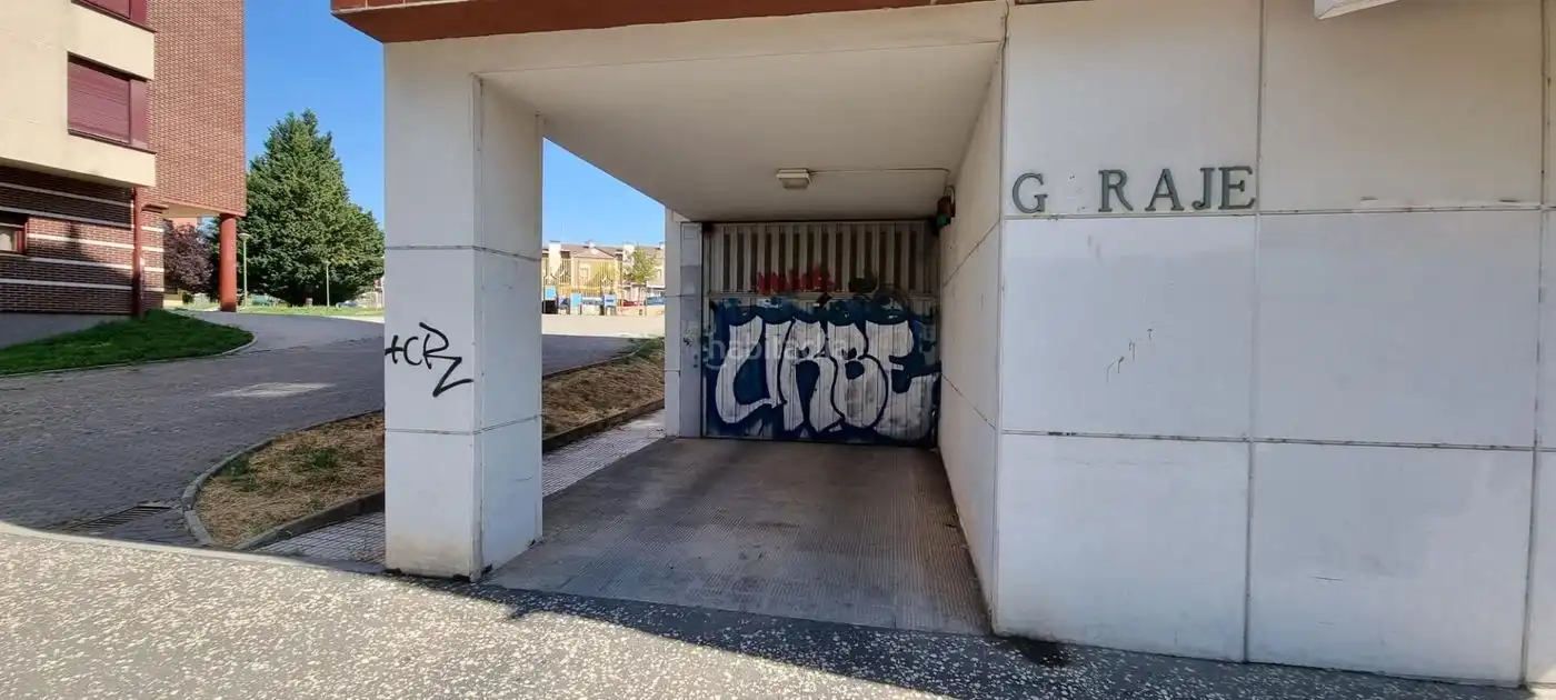Individual for sale in Calle de Rivalamora 14, imagen 2