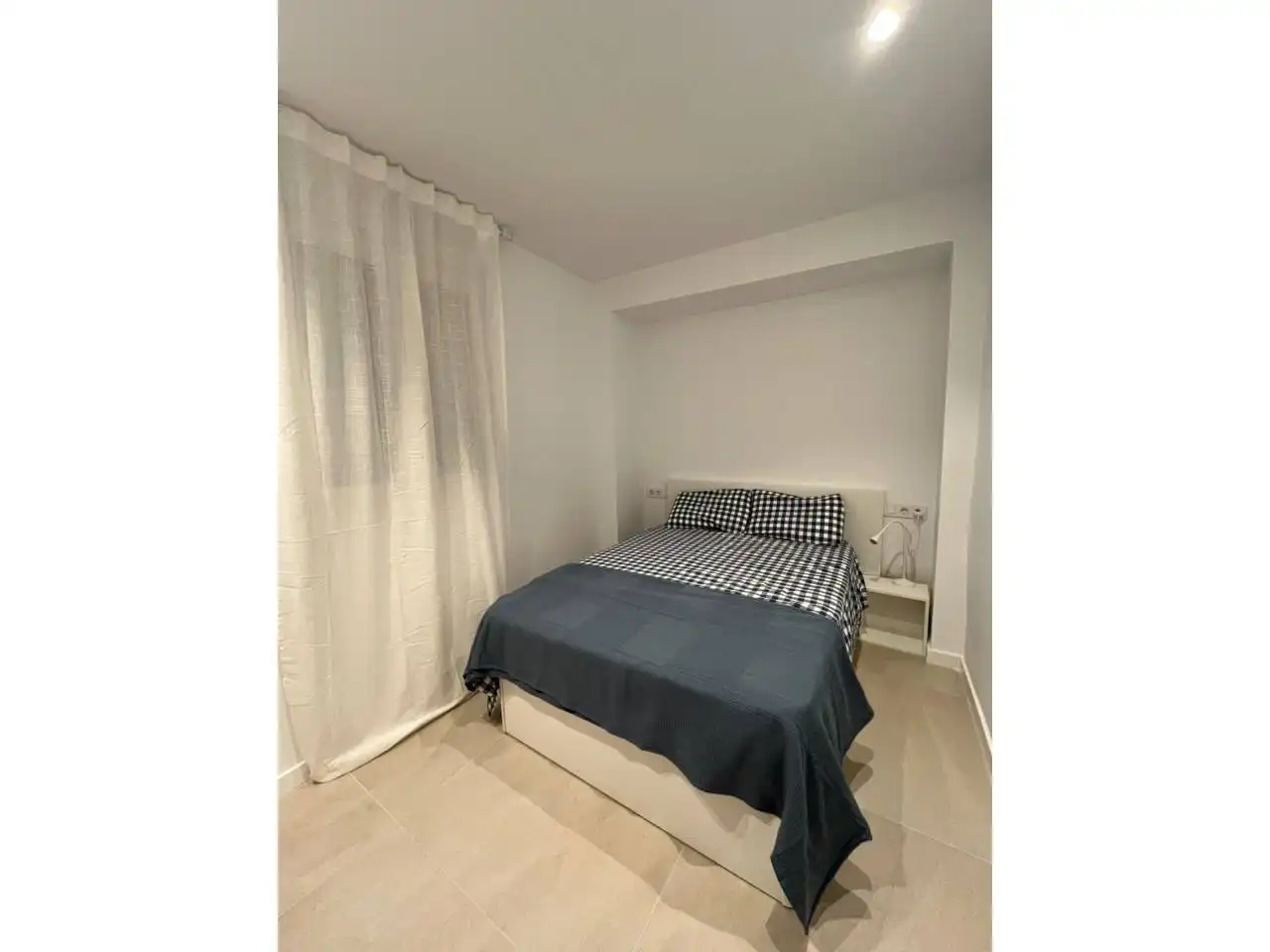 Schlafzimmer von Wohnung zur Miete in Valencia mit Klimaanlage und Möbliert