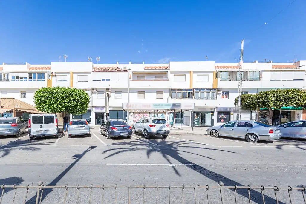 Vista exterior de Local de lloguer en Roquetas de Mar
