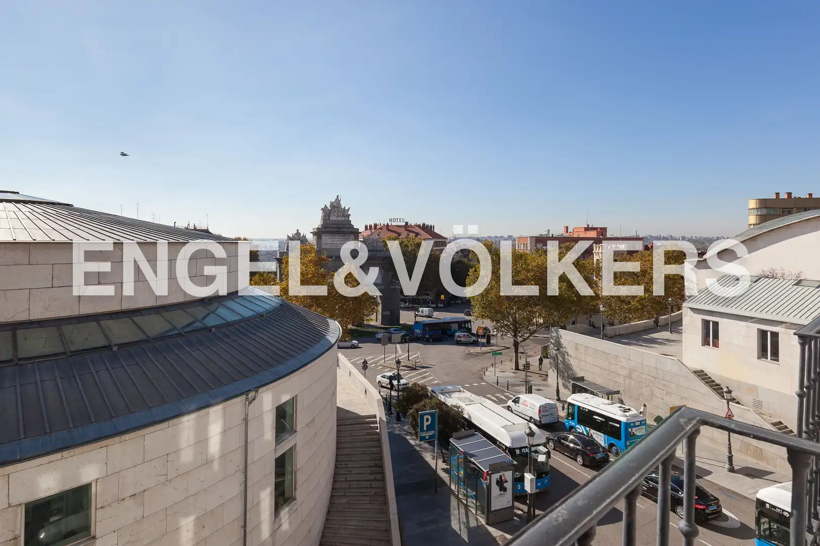 Vista exterior de Piso de alquiler en Madrid con Aire acondicionado, Calefacción y Balcón