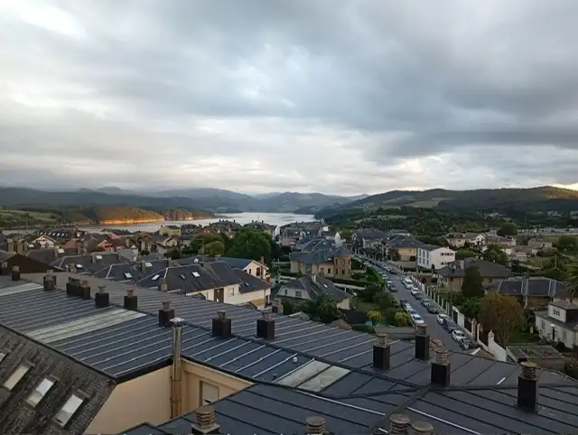 Vista exterior de Piso de alquiler en Ribadeo con Calefacción, Amueblado y Horno