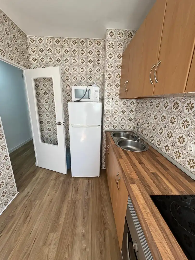 Cuina de Pis de lloguer en Córdoba amb Parquet, Terrassa i Moblat