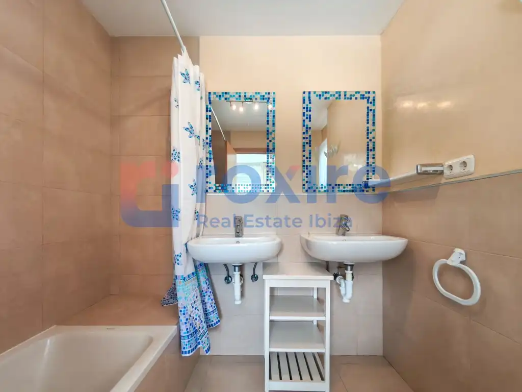 Badezimmer von Maisonette zur Miete in Sant Josep de sa Talaia mit Klimaanlage, Terrasse und Möbliert