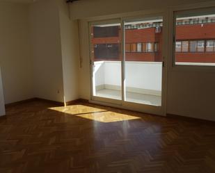 Living room of Flat to rent in Tres Cantos  with Heating, Parquet flooring and Terrace