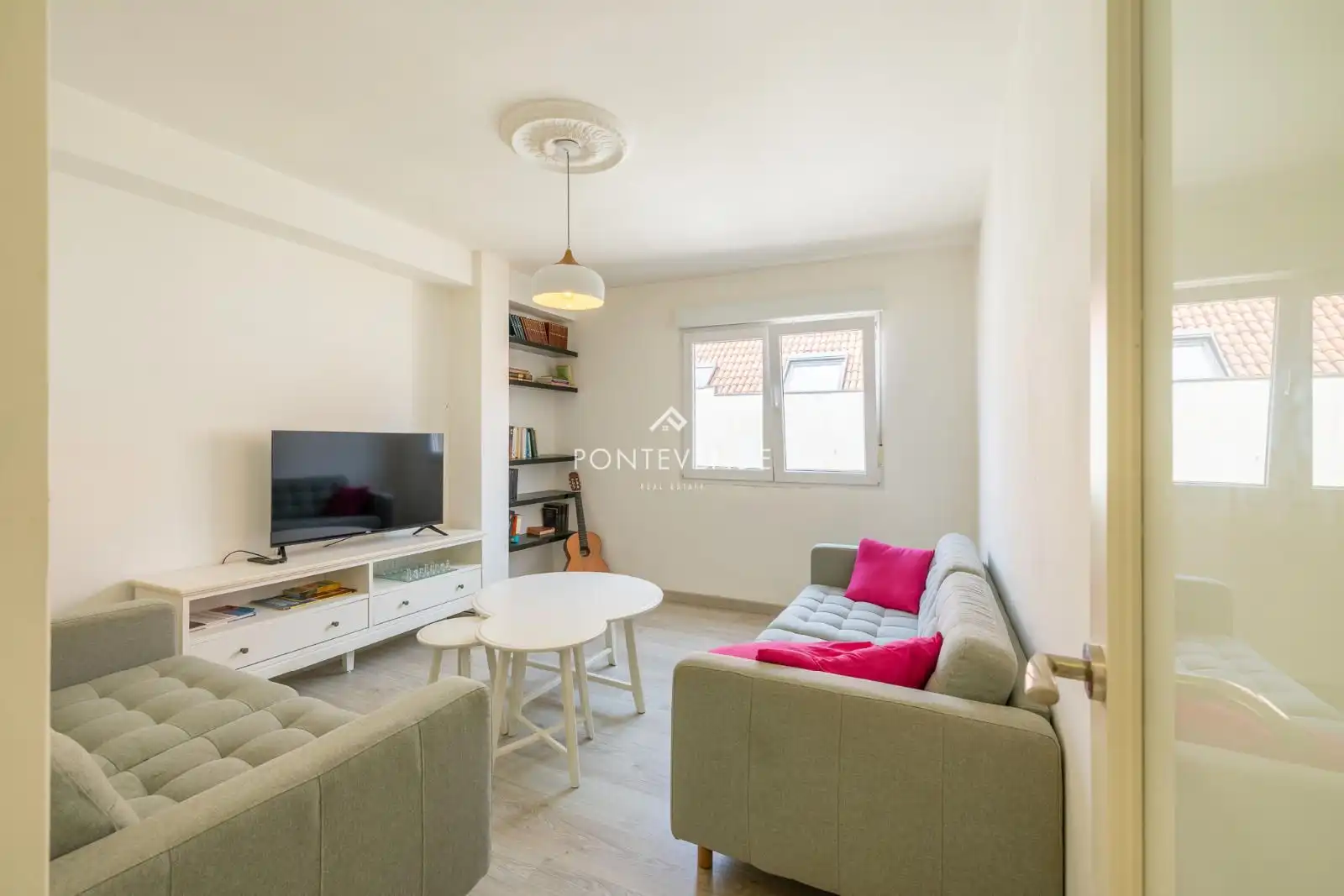 Sala de estar de Piso en venta en Pontevedra Capital  con Calefacción, Trastero y Amueblado