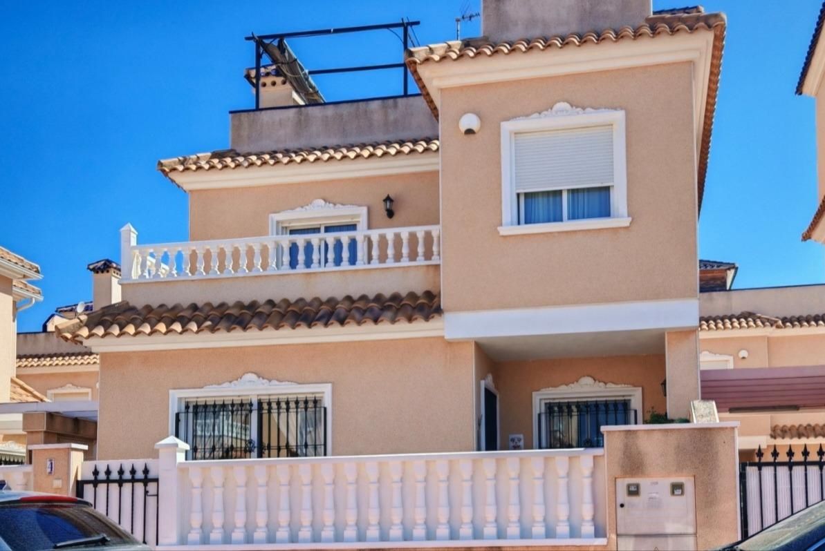Vista exterior de Casa o chalet en venta en Los Alcázares con Aire acondicionado, Terraza y Trastero