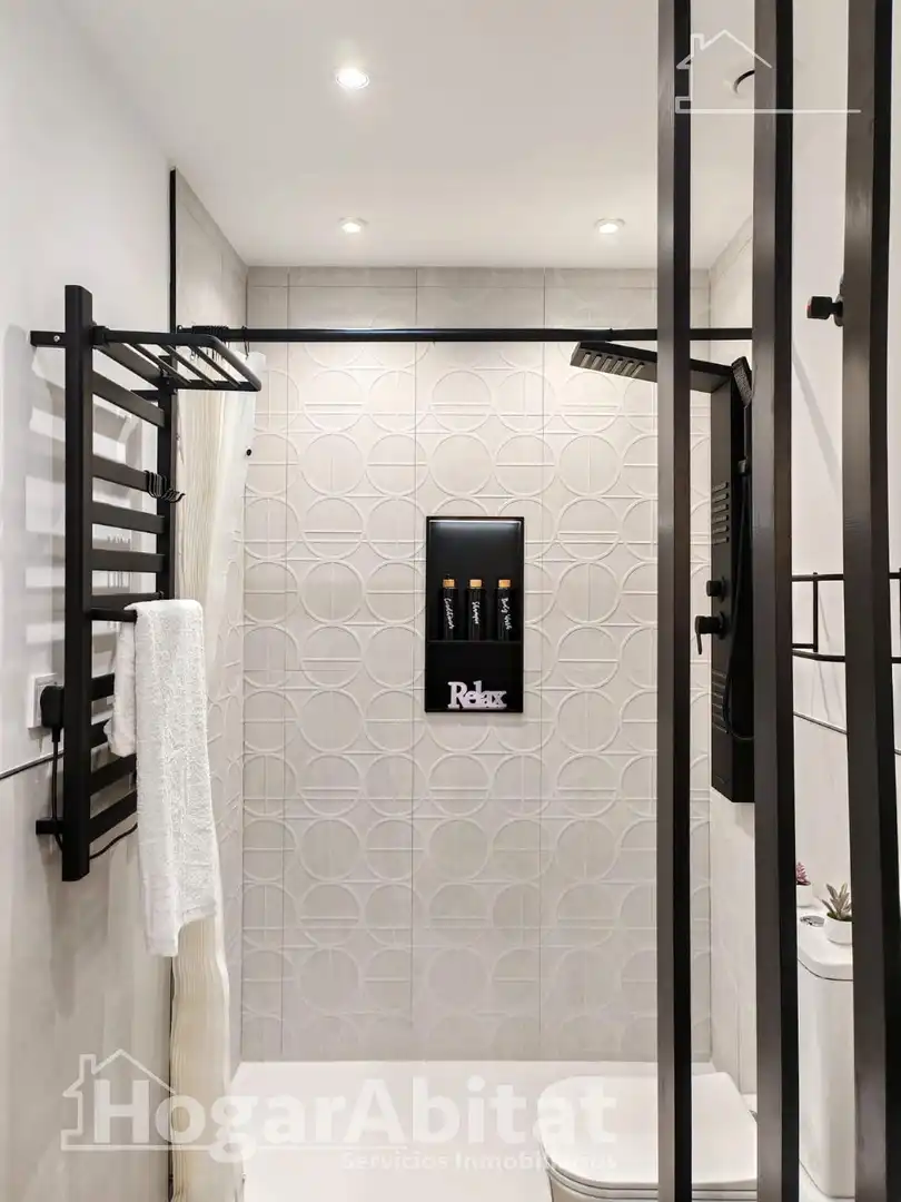 Bathroom of Attic for sale in Picassent  with Parquet flooring, Terrace and Furnished