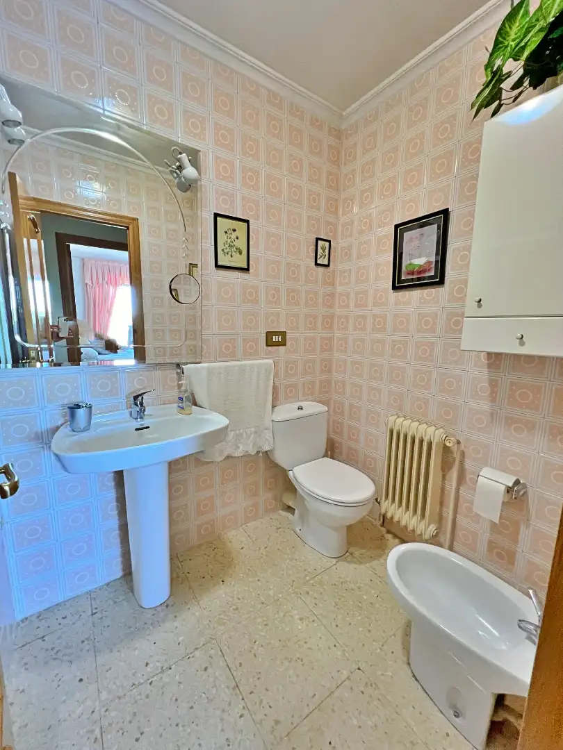 Baño de Piso en venta en Lugo con Calefacción, Jardín privado y Parquet
