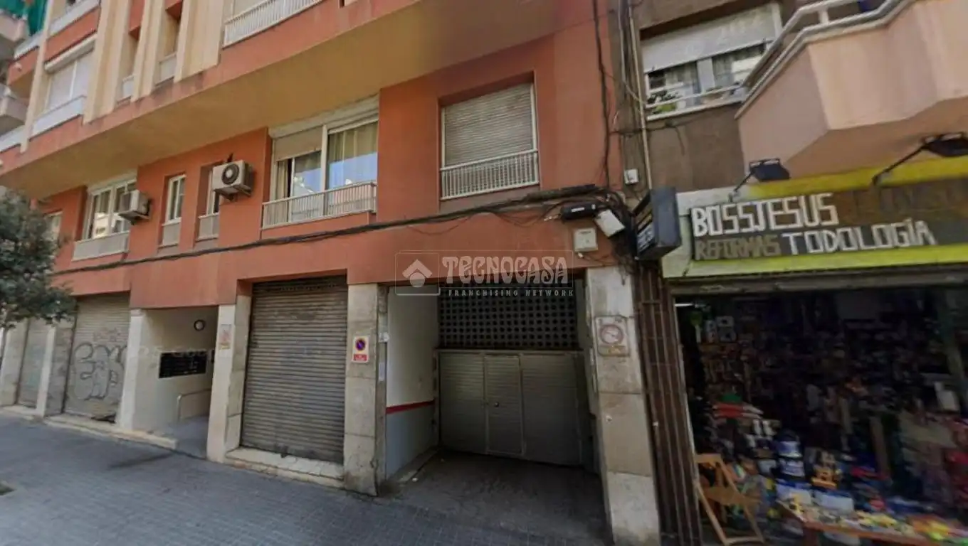 Vista exterior de Garatge en venda en L'Hospitalet de Llobregat