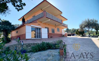 Vista exterior de Casa o xalet en venda en Vallirana amb Aire condicionat, Calefacció i Jardí privat