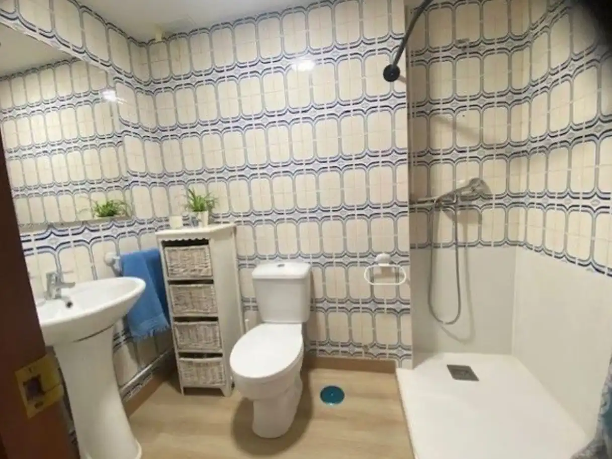 Bathroom of Flat for rent in Xove, Lugo
