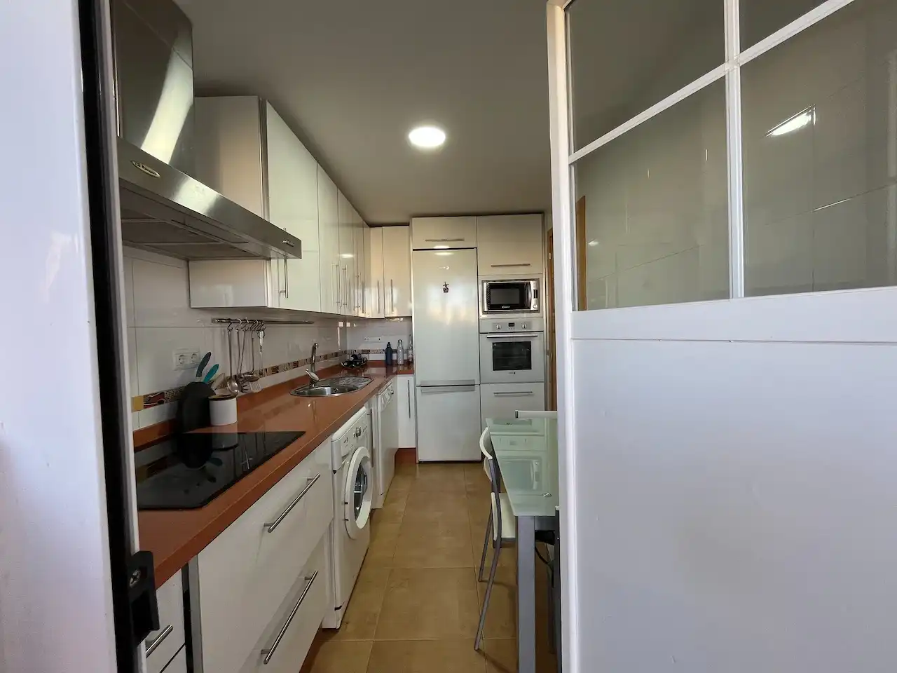 Cocina de Casa adosada en venta en Vélez-Málaga con Aire acondicionado, Calefacción y Jardín privado