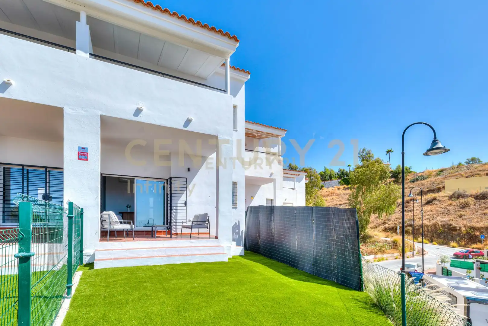 Vista exterior de Casa adosada en venda en Mijas amb Aire condicionat, Jardí privat i Traster