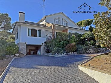 Casa con jardín en venta en Carretera Sagrera