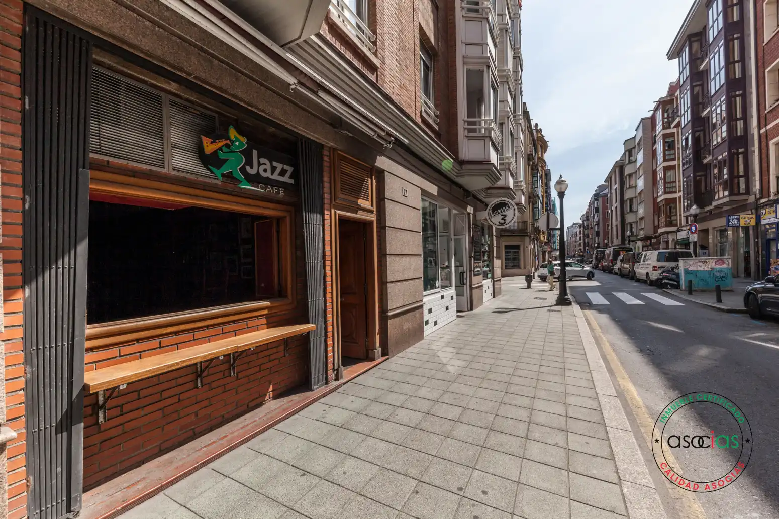 Vista exterior de Local en venta en Gijón 
