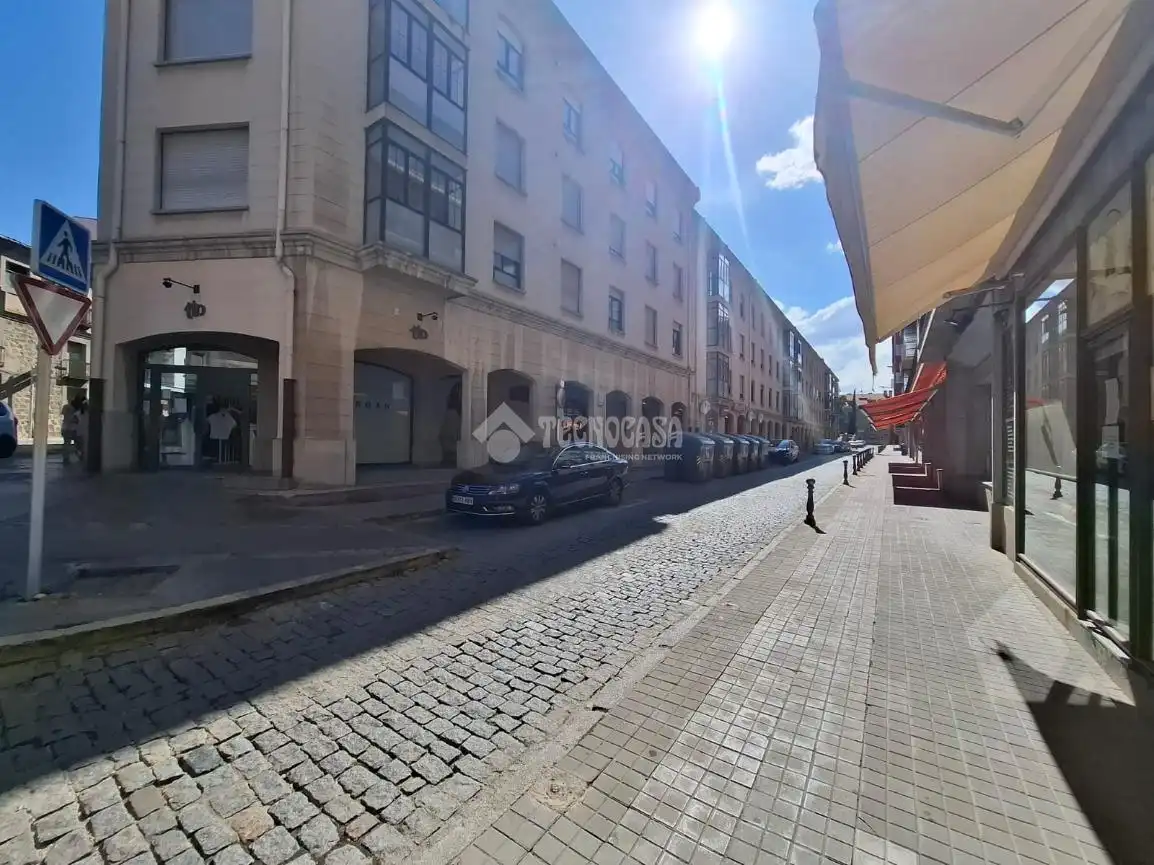 Vista exterior de Pis en venda en Ávila