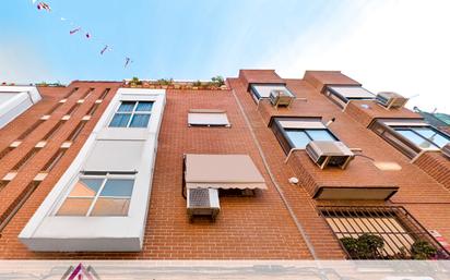 Exterior view of Attic for sale in  Madrid Capital  with Air Conditioner, Heating and Terrace