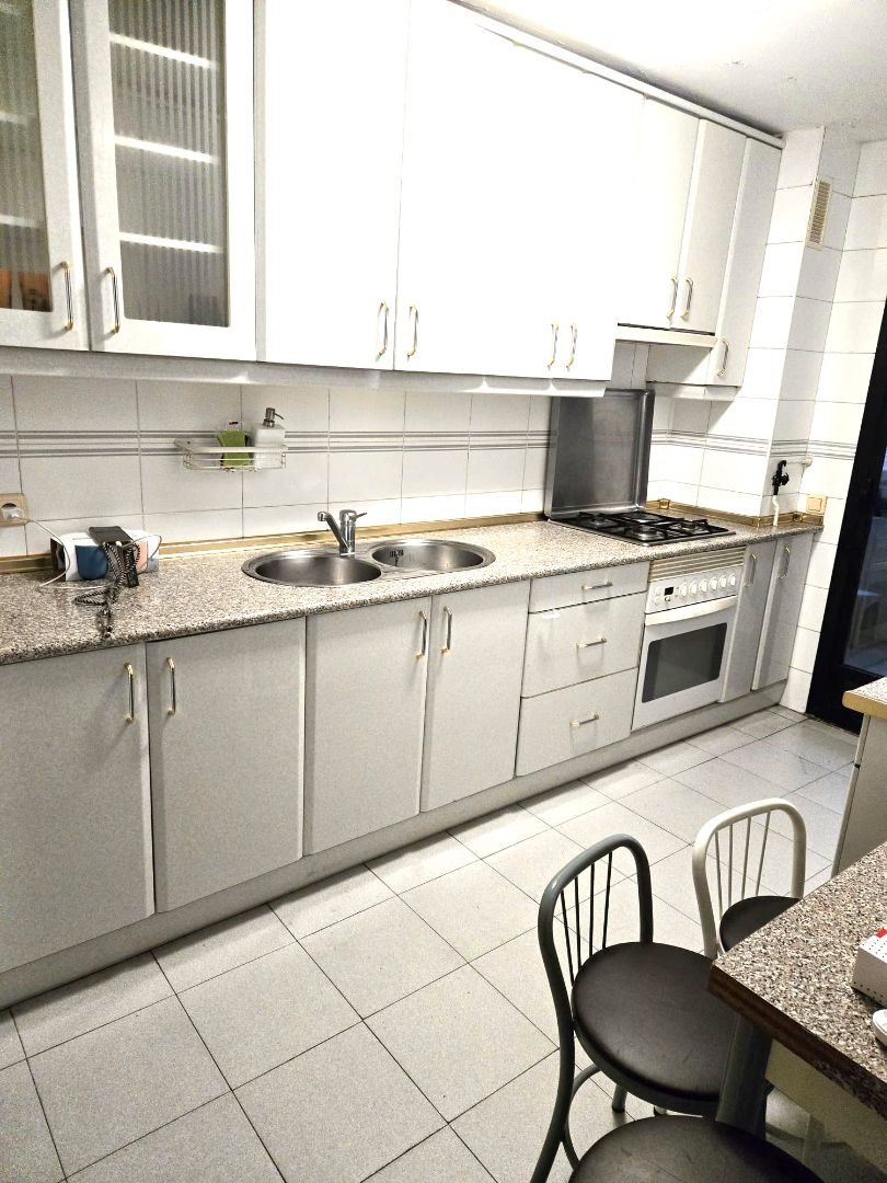 Kitchen of Flat for sale in  Madrid Capital  with Heating, Storage room and Oven