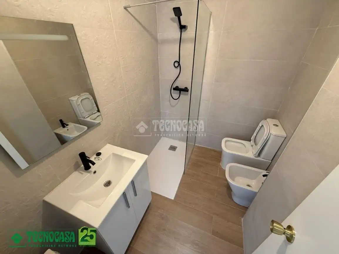 Bathroom of Flat for sale in Ciudad Real  with Air Conditioner, Heating and Terrace