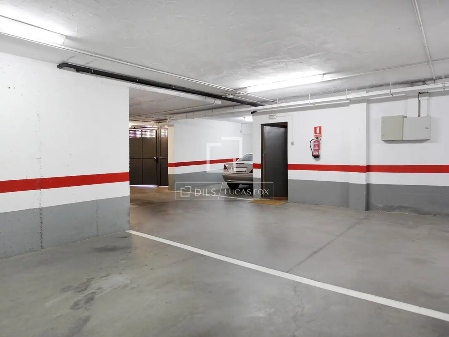 Parking de Casa o chalet de alquiler en Barcelona con Aire acondicionado, Calefacción y Jardín privado