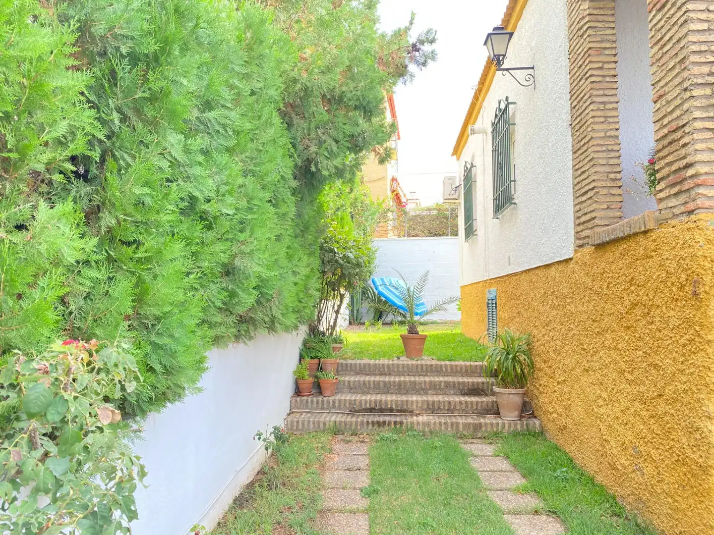Garden of Houses for sale in Dos Hermanas  with Air Conditioner and Private garden