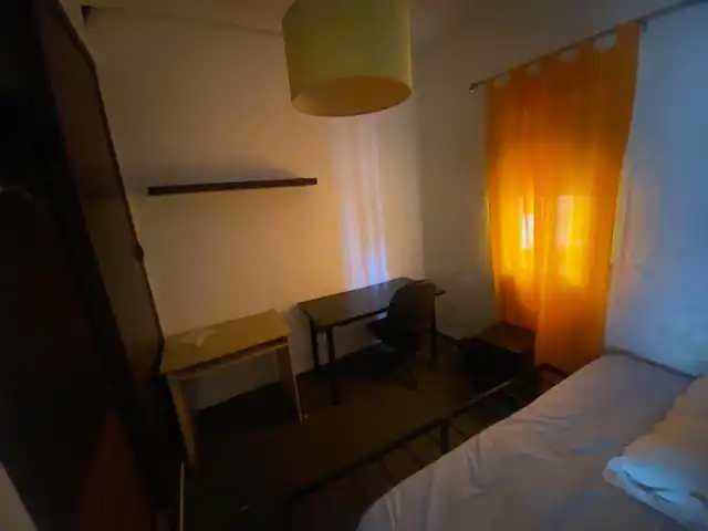 Habitación de Piso de alquiler en Sevilla con Aire acondicionado, Amueblado y Lavadora
