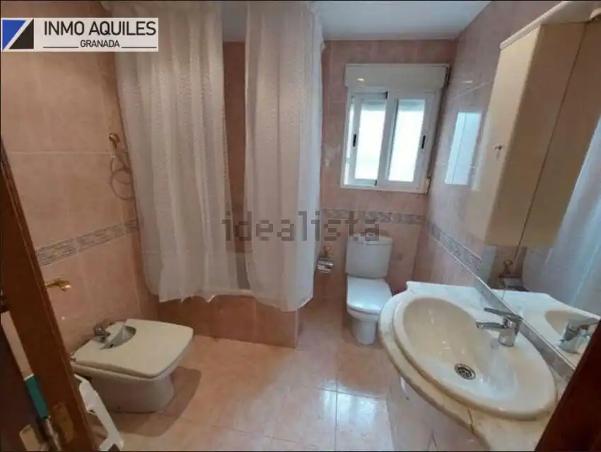 Bathroom of Flat for rent in Granada  with Air Conditioner and Furnished