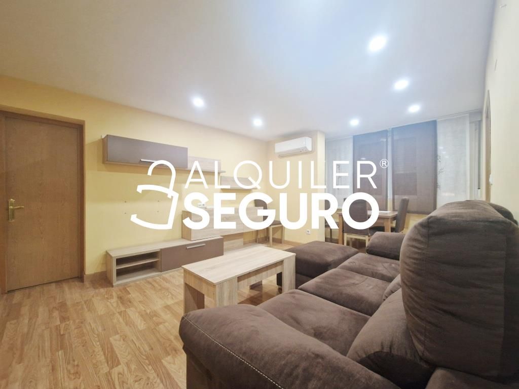 Sala d'estar de Pis de lloguer en  Madrid Capital amb Aire condicionat, Calefacció i Moblat