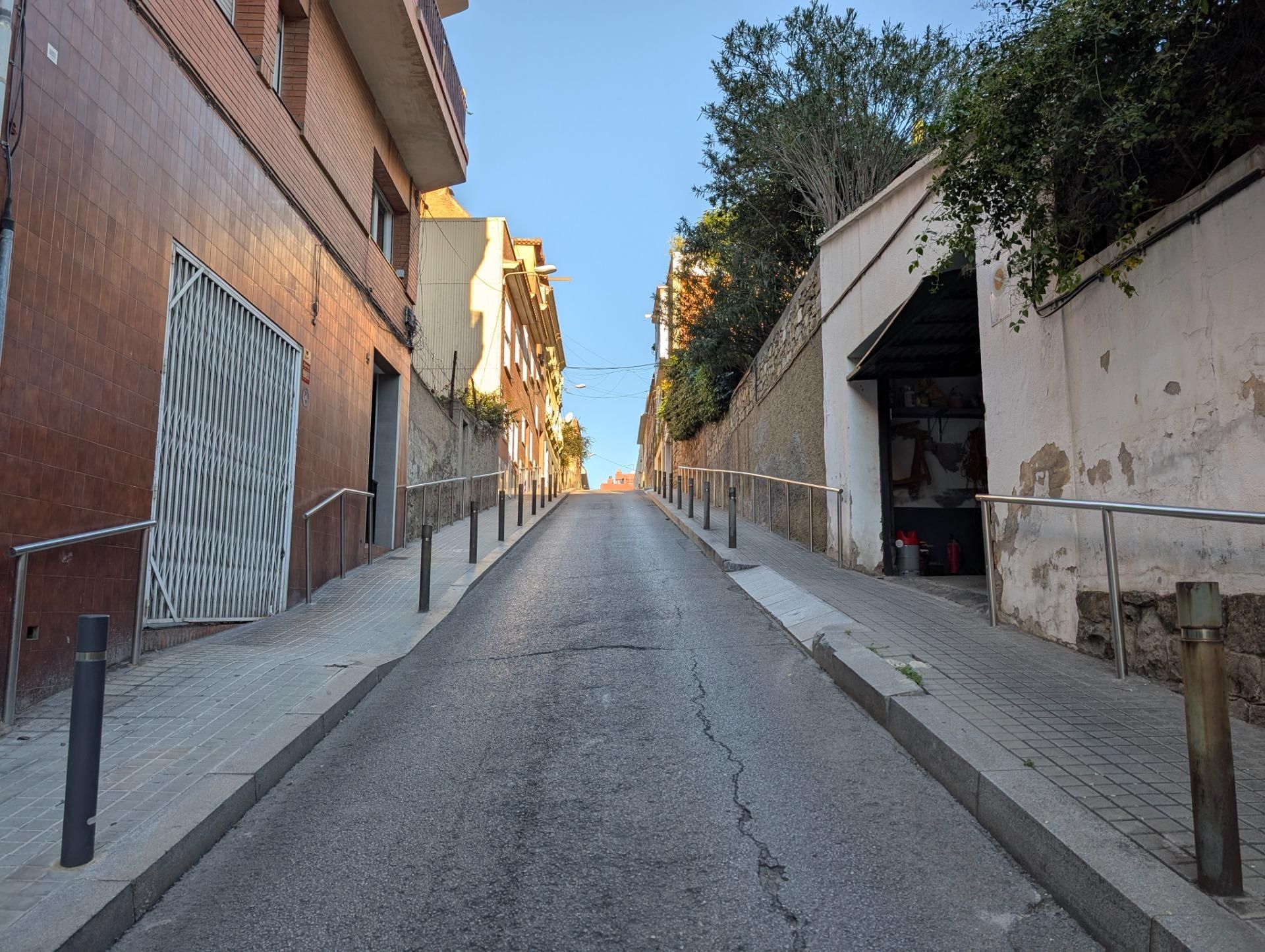 Exterior view of Premises for sale in  Barcelona Capital  with Air Conditioner