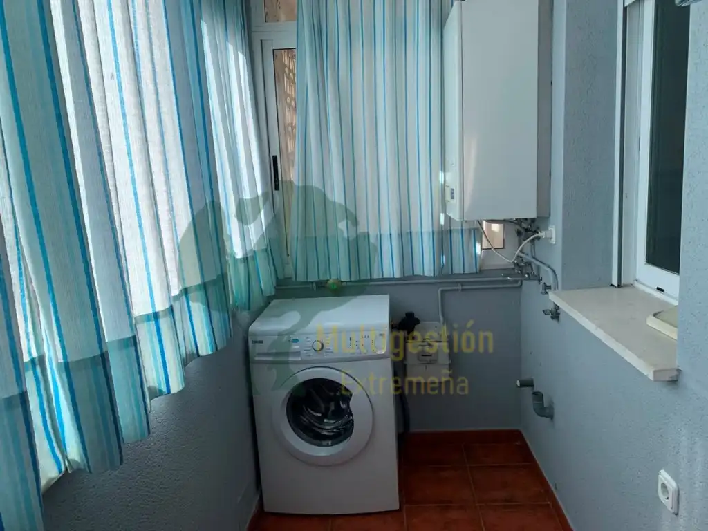 Bathroom of Duplexes for rent in Cáceres