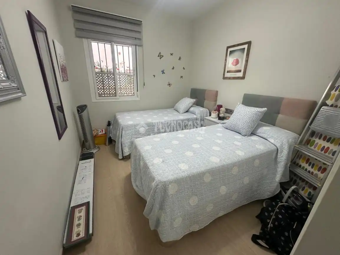 Bedroom of Flat for sale in Sevilla  with Air Conditioner, Heating and Furnished