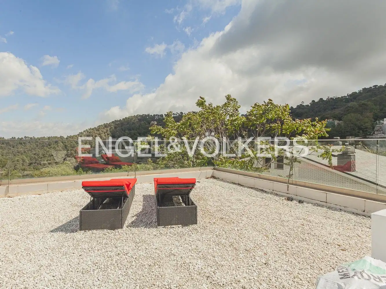 Terrassa de Casa o xalet en venda en Sant Cugat del Vallès amb Calefacció, Jardí privat i Parquet