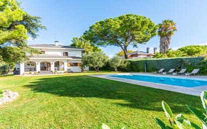 Jardí de Casa o xalet en venda en Boadilla del Monte amb Aire condicionat, Calefacció i Jardí privat